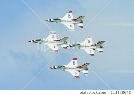 U.S. Air Force aerobatic team “Thunderbirds” Diamond formation U.S. Air Force aerobatic team “Thunderbirds” Diamond formation 113138648