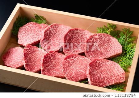 用於切國產黑毛和牛大腿牛排 113138784