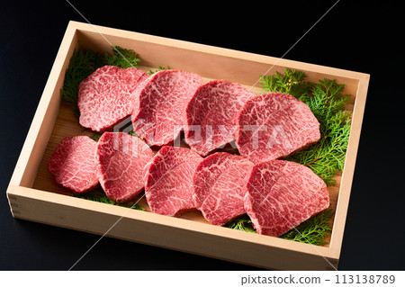For cut domestic Japanese black beef thigh (shinshin) steak 113138789