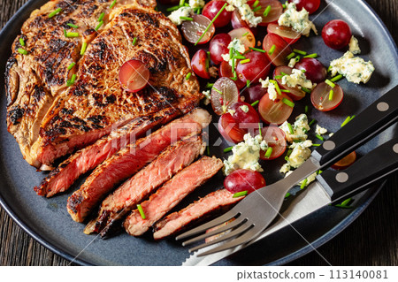 fried beef steak with salad of grape, cheese 113140081