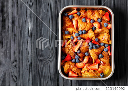 berry croissant casserole in baking dish, top view 113140092