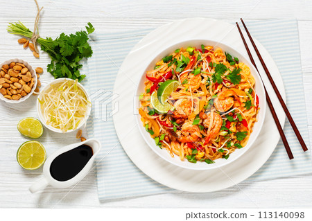 pad thai with shrimps, peanuts, eggs, bean sprouts 113140098