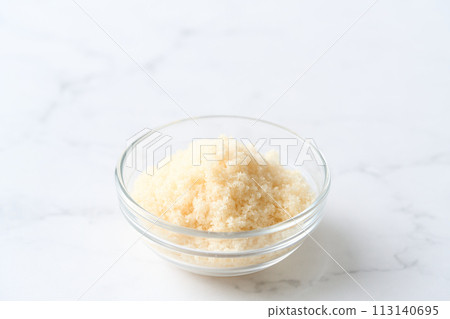 Sanwarm 糖盛在玻璃盤上 113140695