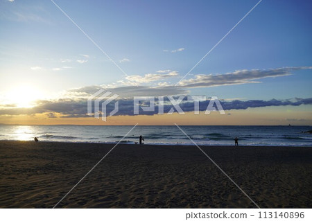 Scenery of dawn: Chigasaki coast in winter Scenery of dawn: Chigasaki coast in winter 113140896
