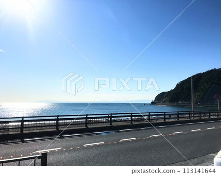 Coastal drive on a sunny day 113141644