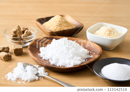 Various types of sugar: granulated sugar, brown sugar, caster sugar, beet sugar, and brown sugar. 113142519