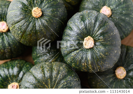 Green pumpkin or Japanese pumpkin, Vegetable in autumn season, Top view Green pumpkin or Japanese pumpkin, Vegetable in autumn season, Top view 113143014