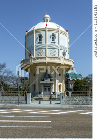 藍天映襯下的復古風格水戶市自來水廠低區排水塔 113143165