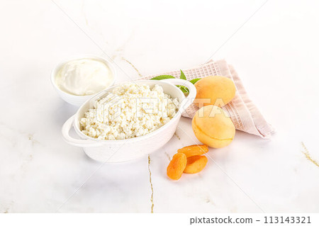 Cottage cheese with apricot and cream 113143321