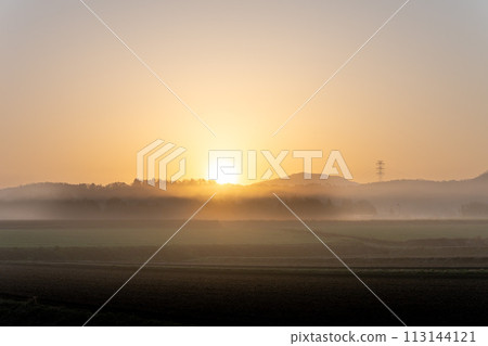 Moka City, Tochigi Prefecture, morning in the hazy countryside 113144121