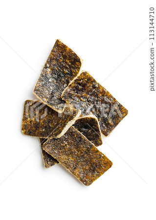 Salted seaweed chips isolated on white background. 113144710