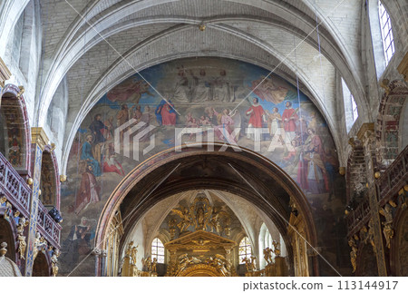 church of isle sur la Sorgue, Luberon, France 113144917