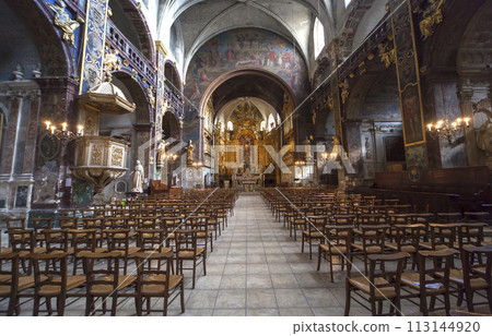 church of isle sur la Sorgue, Luberon, France 113144920