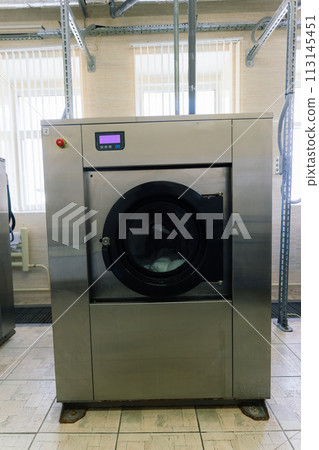 Industrial wash machine for washing a big amount of textiles 113145451
