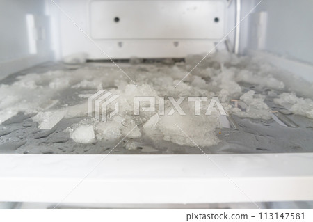 Ice in the freezer, Defrosting of the fridge and freezer Ice in the freezer, Defrosting of the fridge and freezer 113147581
