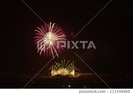 初夏的夜空被煙火染紅 113148960