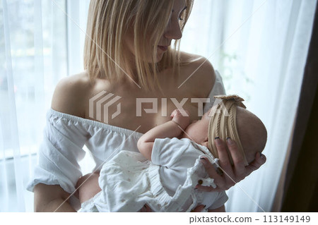 Caucasian mother brestfeed her child Caucasian mother brestfeed her child 113149149