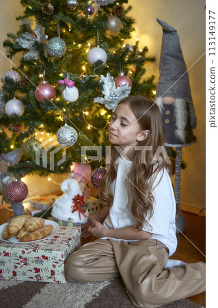 Family celebrate new year eve at home 113149177
