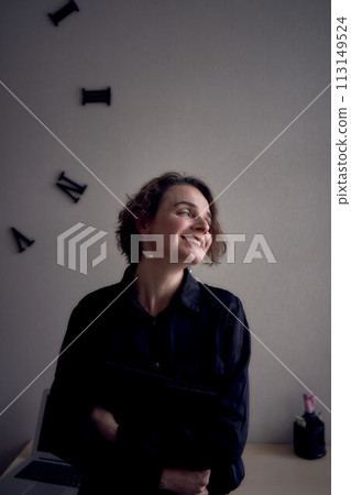 woman with laptop work in office 113149524