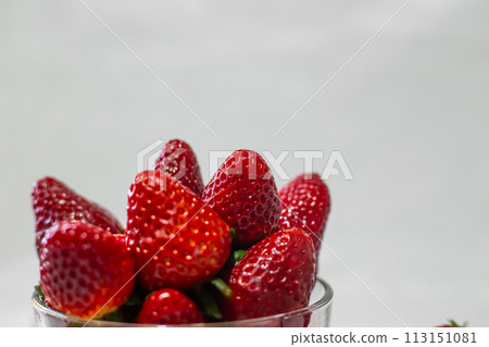 Fresh strawberries in a bowl on the table 113151081