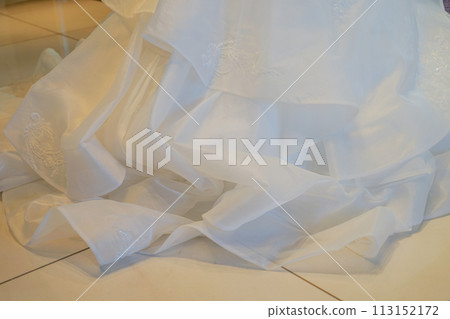 Pure white wedding dress 113152172
