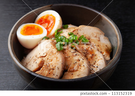 雞在米的烤豬肉 雞在米的烤豬肉 113152319