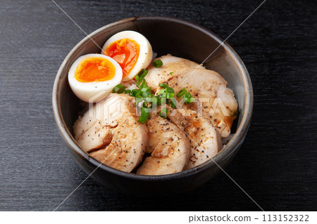 雞在米的烤豬肉 113152322