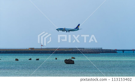 飛機降落在宮古島翠綠的海17END 113153402