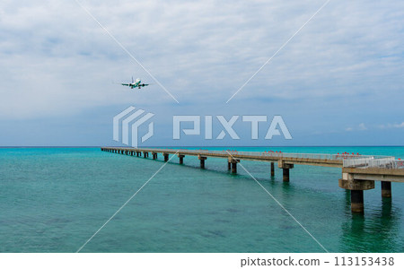 Aircraft approaching for landing at Shimojishima Airport 17END on Miyako Island Aircraft approaching for landing at Shimojishima Airport 17END on Miyako Island 113153438