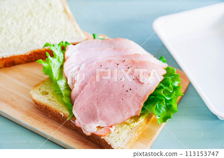 Making thigh ham sandwich 113153747