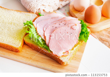 Making thigh ham sandwich 113153753