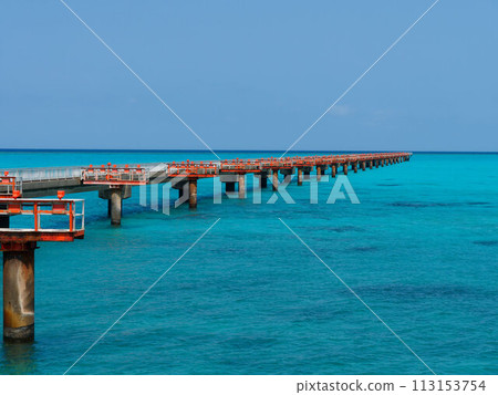 Emerald green sea and Shimojishima Airport 17END approach light 113153754