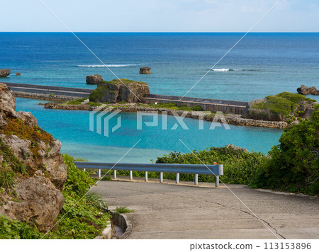 A scenic road leading to the Hora fishing port in Higashihennazaki A scenic road leading to the Hora fishing port in Higashihennazaki 113153896