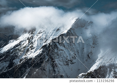 冬天的谷川山有云 113156298