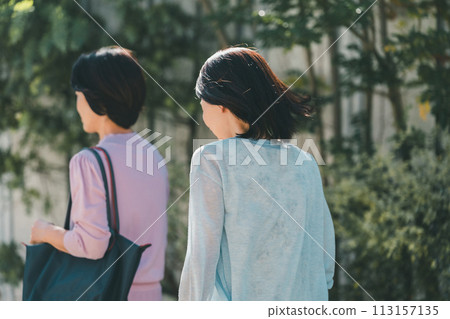 行走 步行 走路 113157135