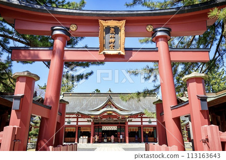 Torii and outer worship hall in the precincts of Kehi Shrine, Tsuruga City Torii and outer worship hall in the precincts of Kehi Shrine, Tsuruga City 113163643
