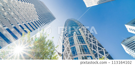 仰望新宿新宿的建築,“東京” 仰望新宿新宿的建築,“東京” 113164102
