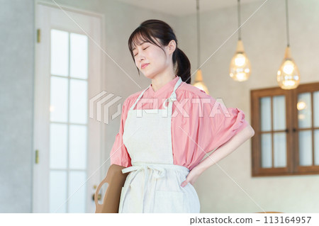 Restaurant employee back pain Restaurant employee back pain 113164957