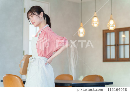Restaurant employee back pain 113164958