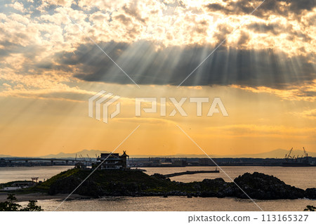 「青森縣」八戶市蕪島的夜景 「青森縣」八戶市蕪島的夜景 113165327