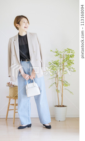 Women's spring clothes fashion coordination whole body (vertical) 113168094