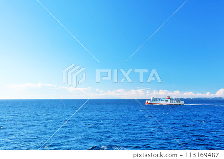 Chiba Prefecture: A ferry sails across the blue sky and blue sea of Tokyo Bay Chiba Prefecture: A ferry sails across the blue sky and blue sea of Tokyo Bay 113169487