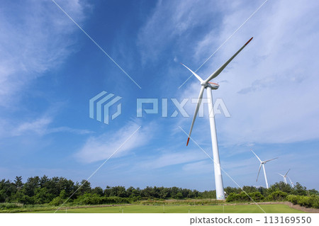 A wind power generator shining in the blue sky (Hokuei Town, Tottori Prefecture) 113169550