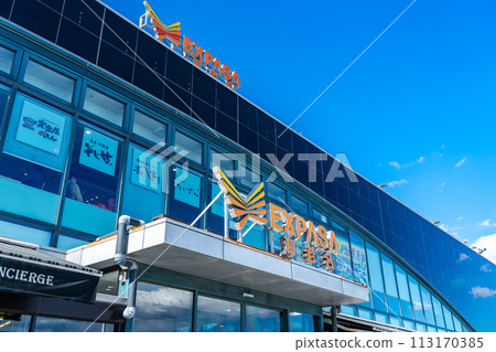 [Kanagawa Prefecture] Ebina Service Area (upbound) with a clear blue sky 113170385