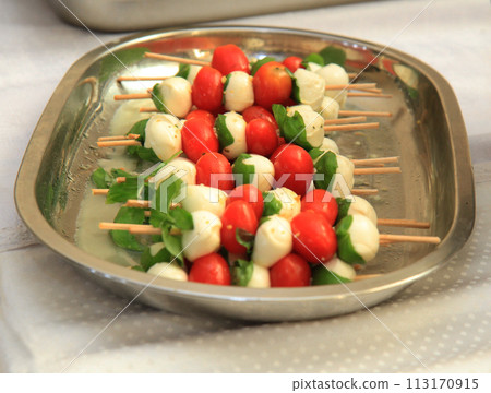 mozzarella and tomato 113170915