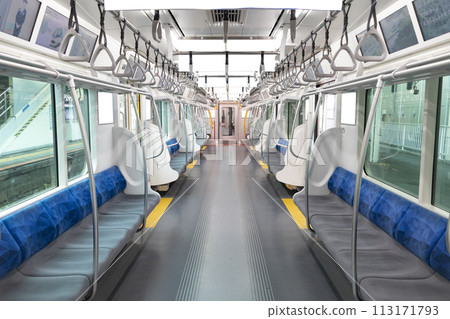 在火車車廂內 113171793