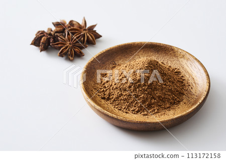 Octagonal star anise 113172158