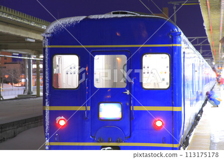 Aomori station of night 24 bed sleeping limited express Akebono Aomori station of night 24 bed sleeping limited express Akebono 113175178