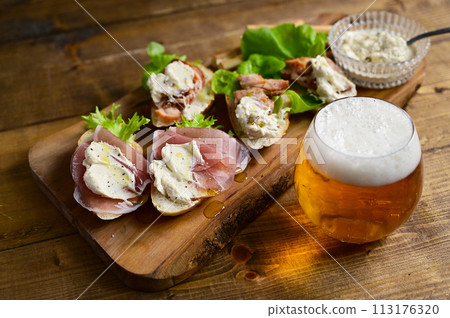 生火腿和燻雞零食 生火腿和燻雞零食 113176320