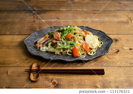 燻雞鹽炒麵 113176321